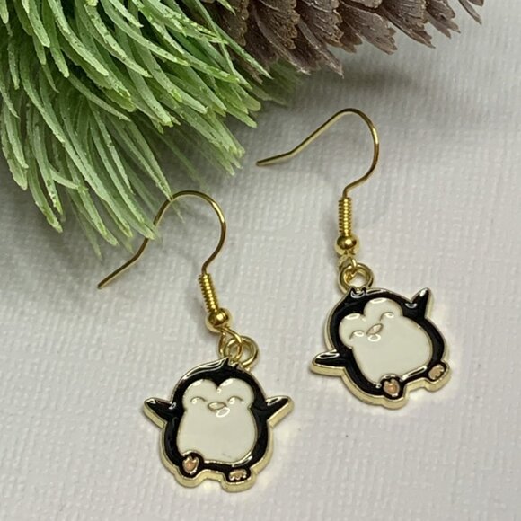 Penguin Earring, Christmas Earring, Gift Idea, Holiday Earring, Winter Earring - Picture 4 of 7